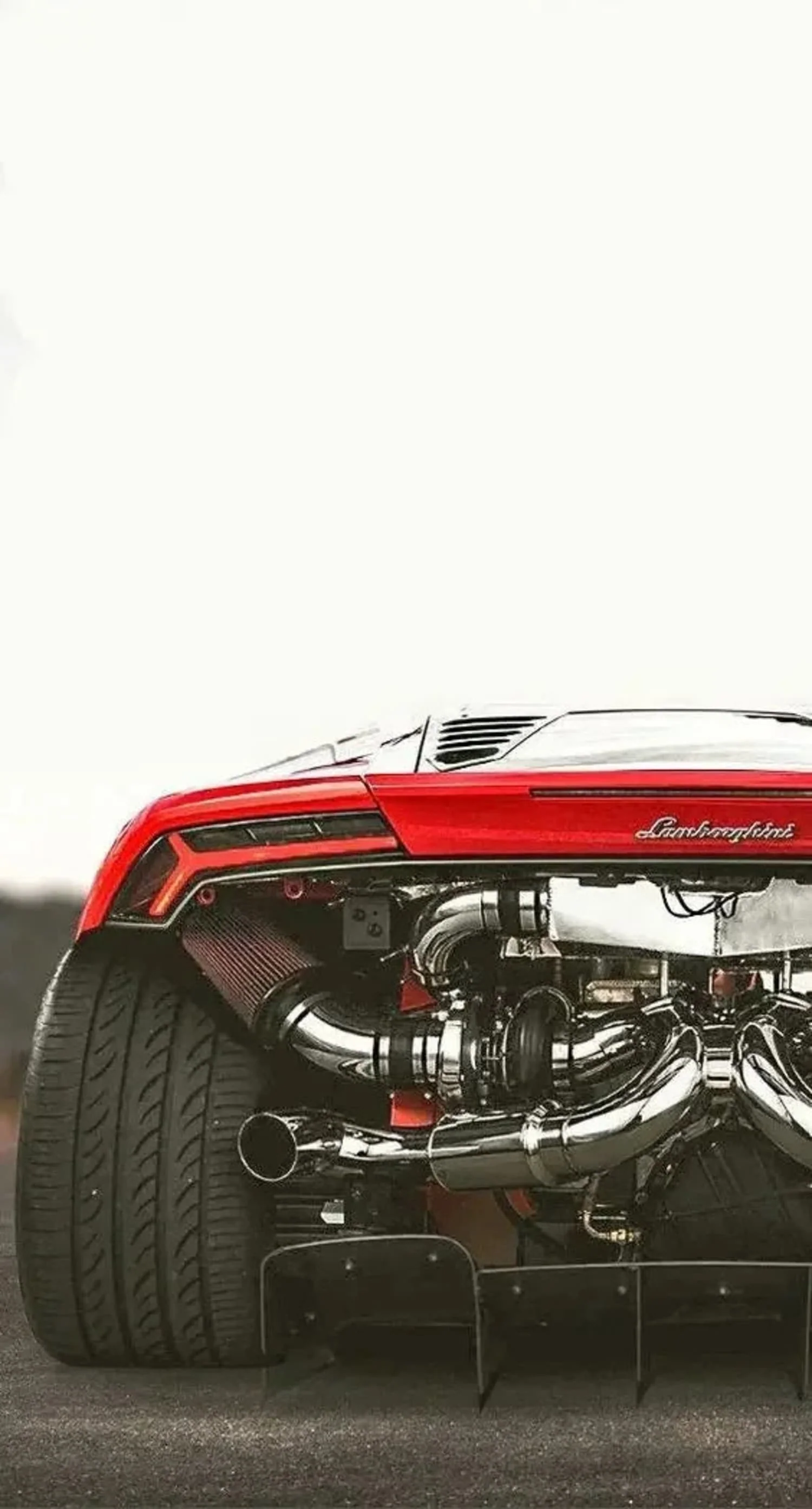 Lamborghini Supercar | Rear View & Chrome Details - Image 4