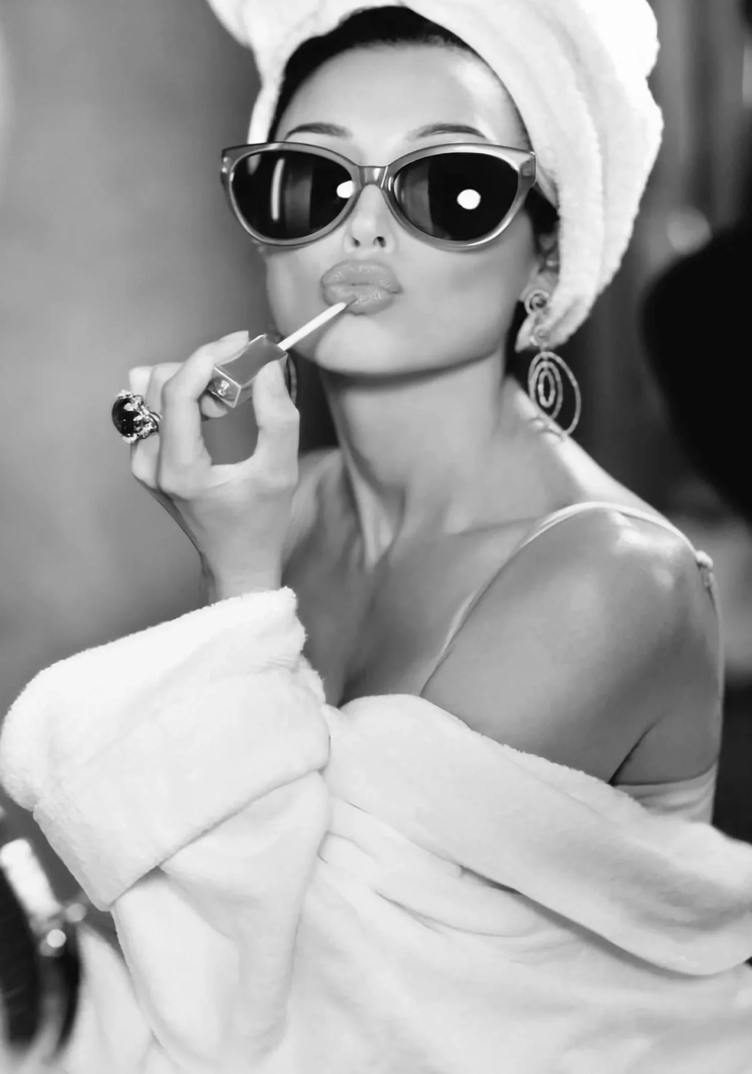 Audrey Hepburn | Lipstick Glamour | Vintage Style - Image 4