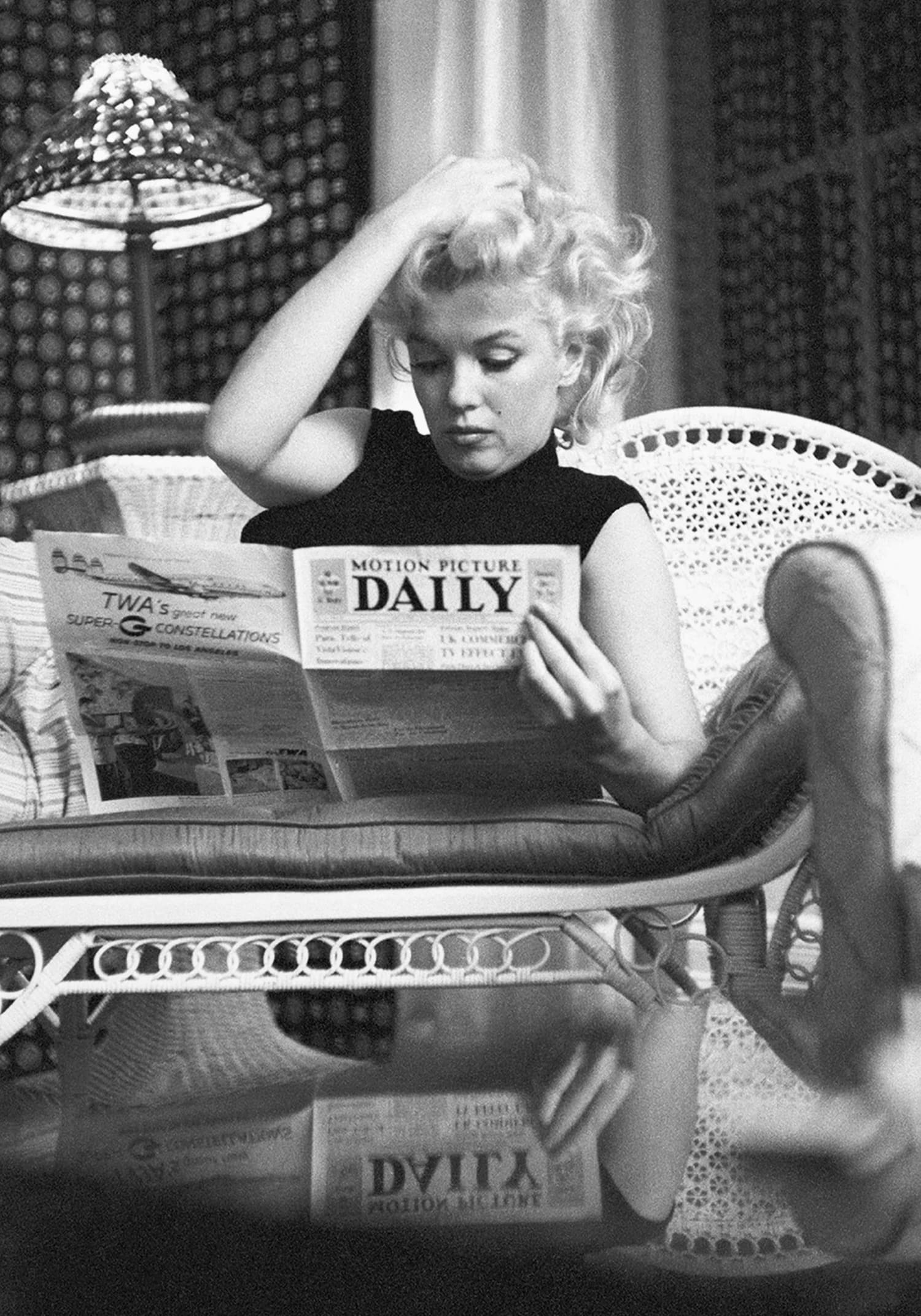 Marilyn Monroe | Iconic Reading Scene | Vintage Photo - Image 4