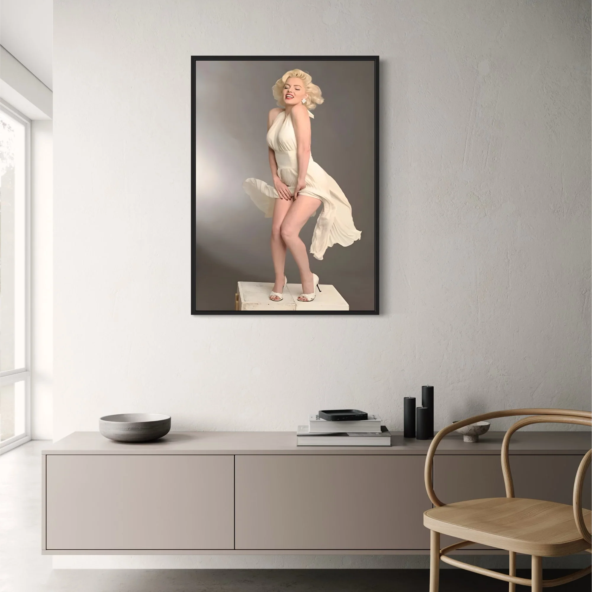 Marilyn Monroe | Playful Pose - Image 2